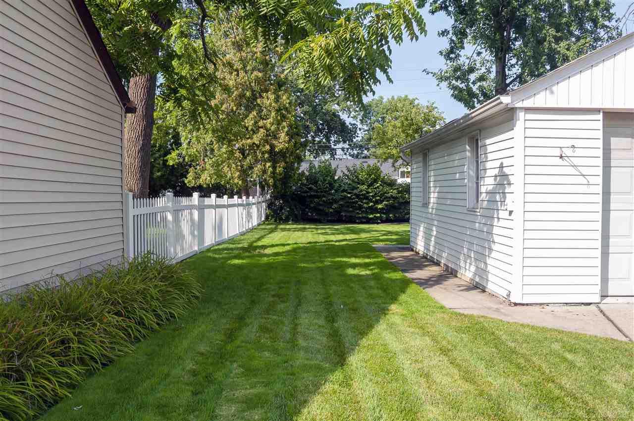 1676 Littlestone Road Grosse Pointe, MI 48236 - Photo 29 of 32 50052516-28.JPG