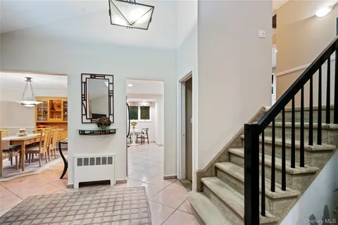 $1,299,990 | 25 Surry Hill Place, Huntington, NY 11743