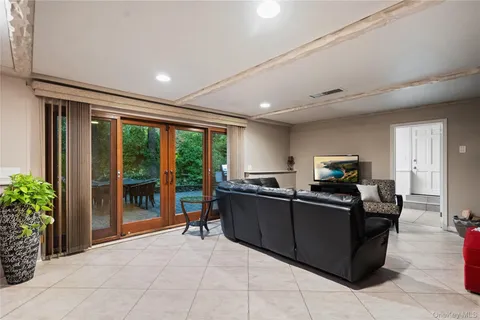 $1,299,990 | 25 Surry Hill Place, Huntington, NY 11743