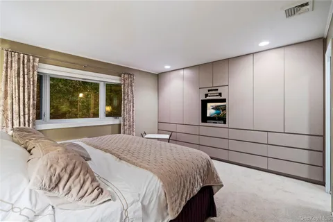 $1,299,990 | 25 Surry Hill Place, Huntington, NY 11743