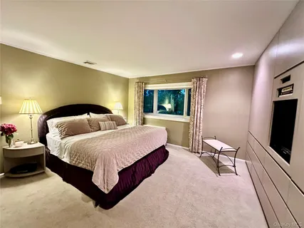 $1,299,990 | 25 Surry Hill Place, Huntington, NY 11743