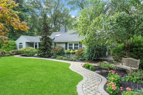 $1,299,990 | 25 Surry Hill Place, Huntington, NY 11743