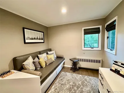 $1,299,990 | 25 Surry Hill Place, Huntington, NY 11743