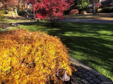 $1,299,990 | 25 Surry Hill Place, Huntington, NY 11743