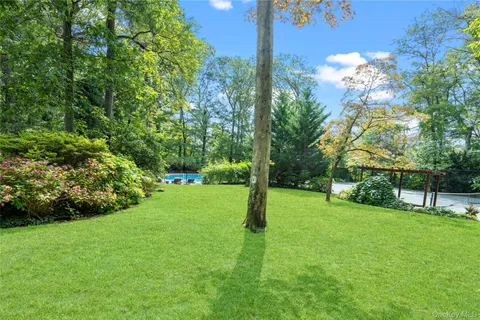 $1,299,990 | 25 Surry Hill Place, Huntington, NY 11743