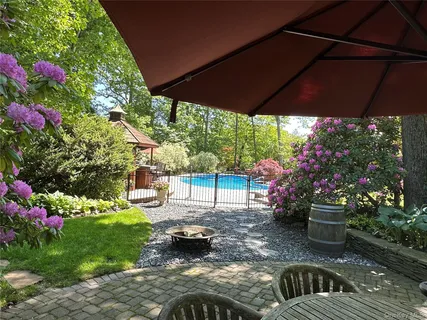 $1,299,990 | 25 Surry Hill Place, Huntington, NY 11743
