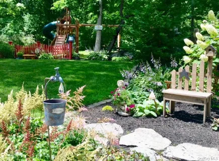 $1,299,990 | 25 Surry Hill Place, Huntington, NY 11743