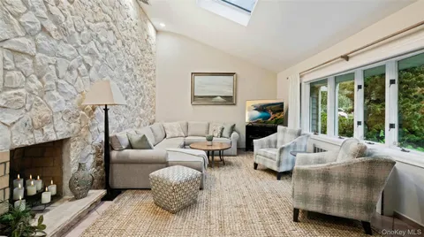 $1,299,990 | 25 Surry Hill Place, Huntington, NY 11743