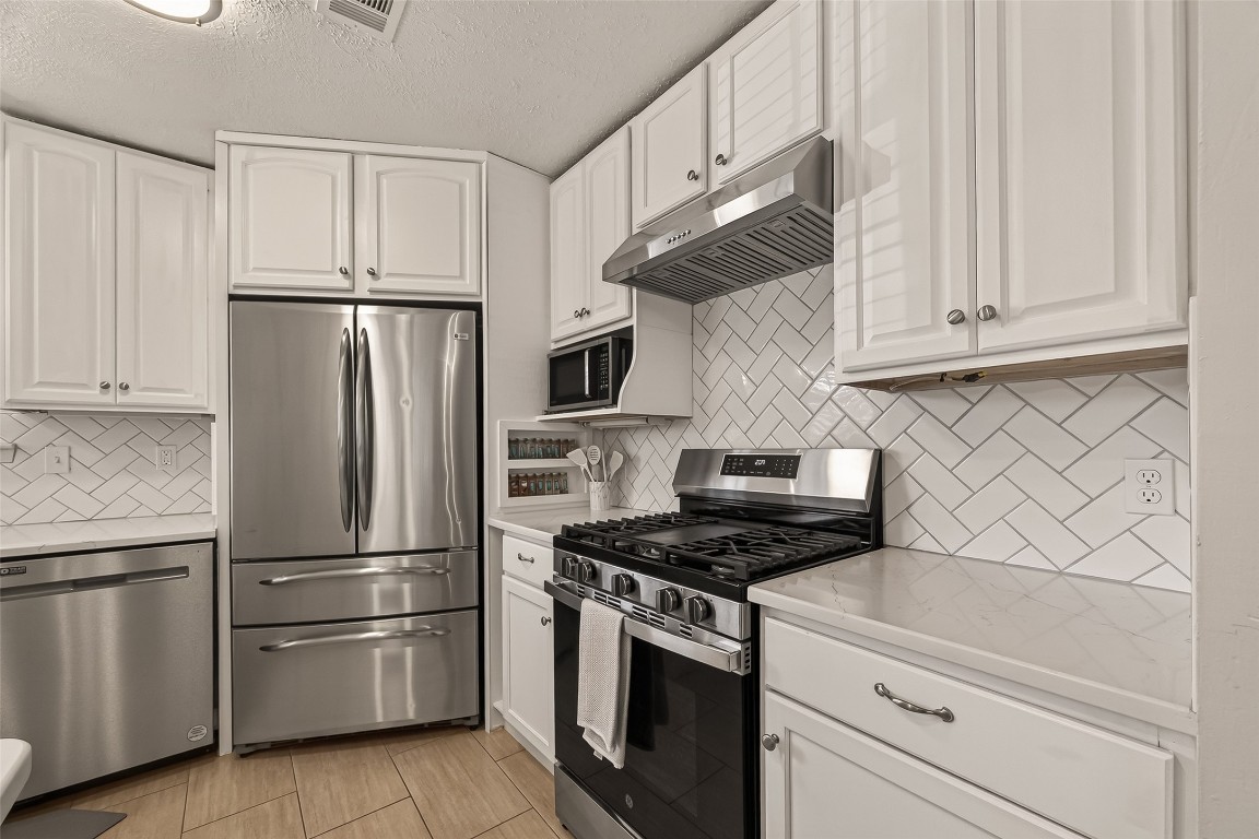 555 Shealy Street Houston, TX 77598 - Photo 14 of 41