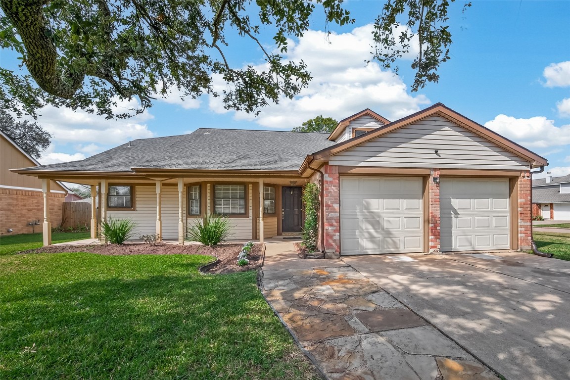 555 Shealy Street Houston, TX 77598 - Photo 2 of 41