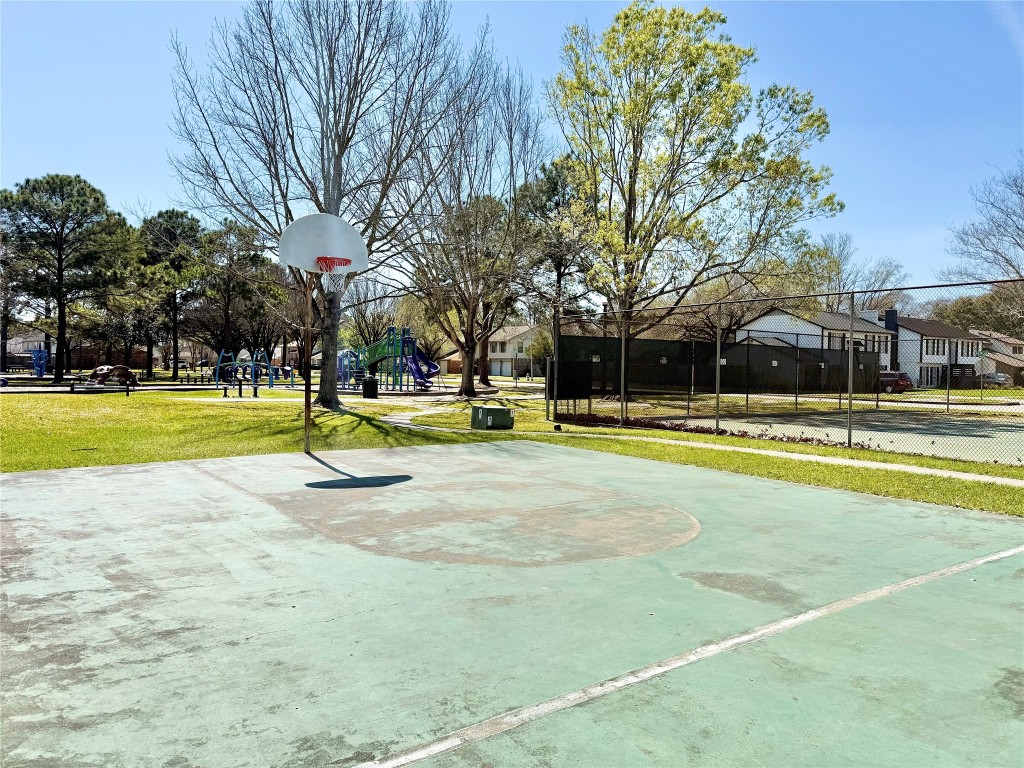 555 Shealy Street Houston, TX 77598 - Photo 36 of 41 Two basketball courts
