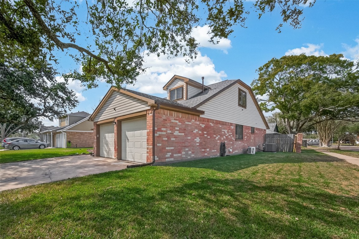 555 Shealy Street Houston, TX 77598 - Photo 5 of 41