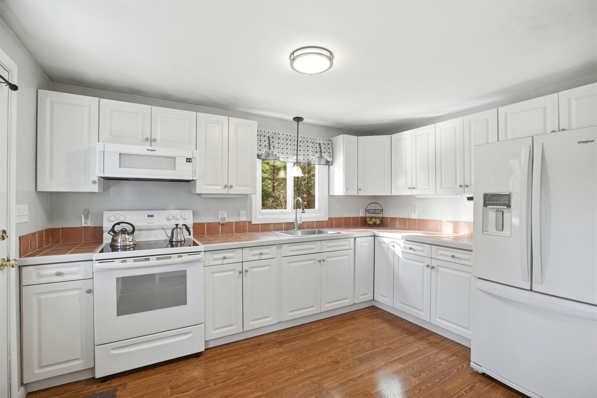 113 Farmersville Road Sandwich, MA 02563 - Photo 8 of 23 113 kitchen