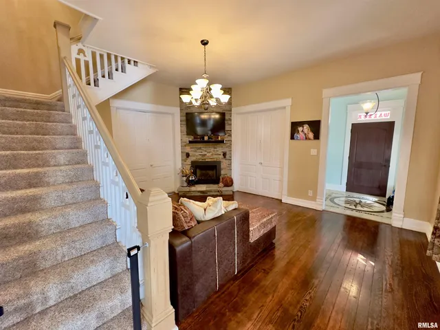 $375,000 | 521 North Locust Street, Flora, IL 62839