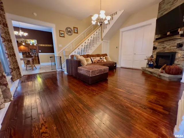 $375,000 | 521 North Locust Street, Flora, IL 62839