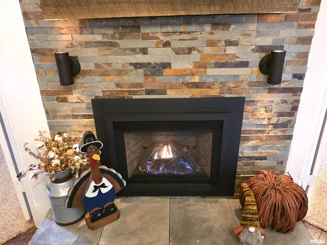 $375,000 | 521 North Locust Street, Flora, IL 62839