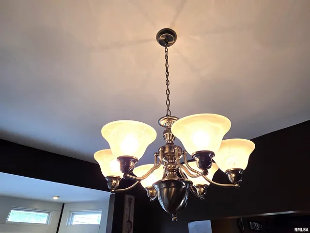 $375,000 | 521 North Locust Street, Flora, IL 62839