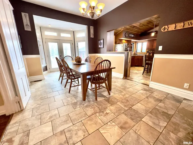 $375,000 | 521 North Locust Street, Flora, IL 62839