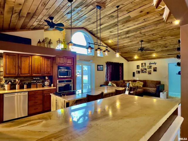 $375,000 | 521 North Locust Street, Flora, IL 62839