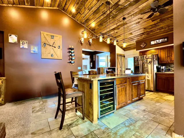 $375,000 | 521 North Locust Street, Flora, IL 62839