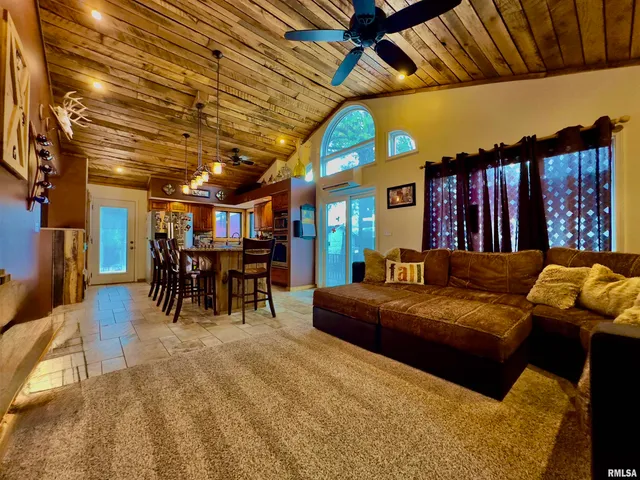 $375,000 | 521 North Locust Street, Flora, IL 62839