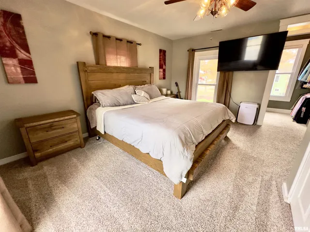 $375,000 | 521 North Locust Street, Flora, IL 62839