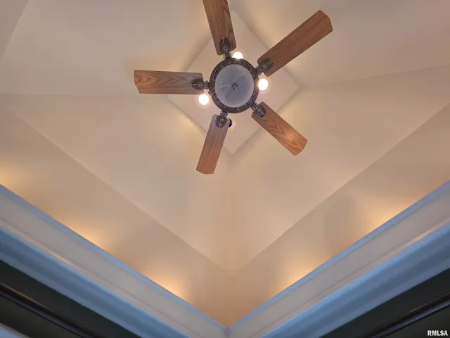 $375,000 | 521 North Locust Street, Flora, IL 62839