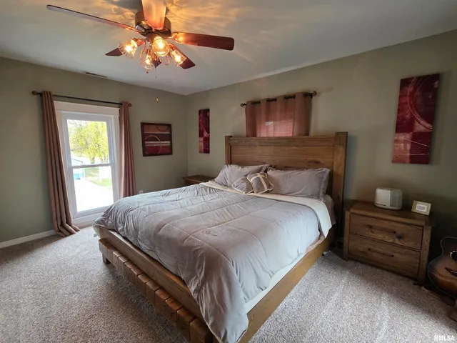 $375,000 | 521 North Locust Street, Flora, IL 62839