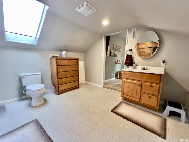 $375,000 | 521 North Locust Street, Flora, IL 62839