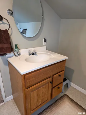 $375,000 | 521 North Locust Street, Flora, IL 62839