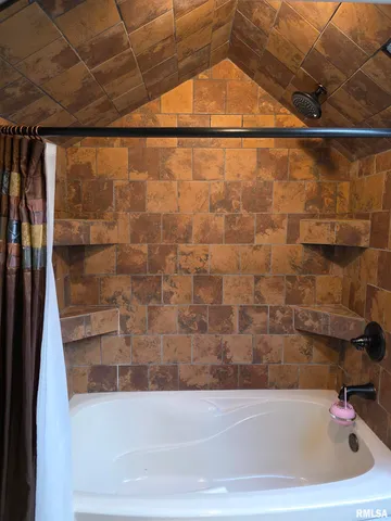 $375,000 | 521 North Locust Street, Flora, IL 62839