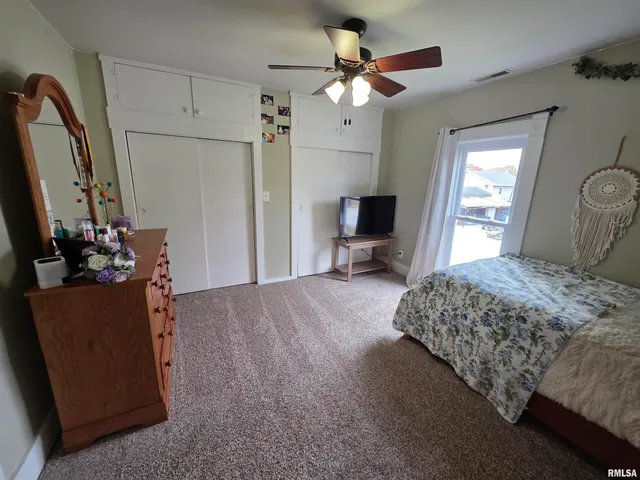 $375,000 | 521 North Locust Street, Flora, IL 62839