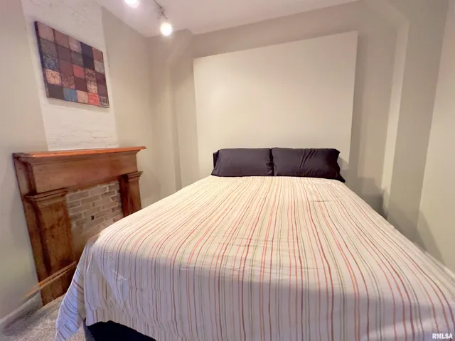 $375,000 | 521 North Locust Street, Flora, IL 62839