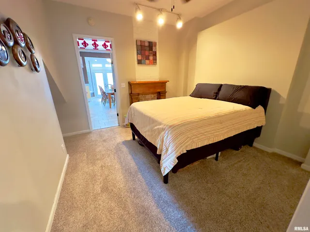 $375,000 | 521 North Locust Street, Flora, IL 62839