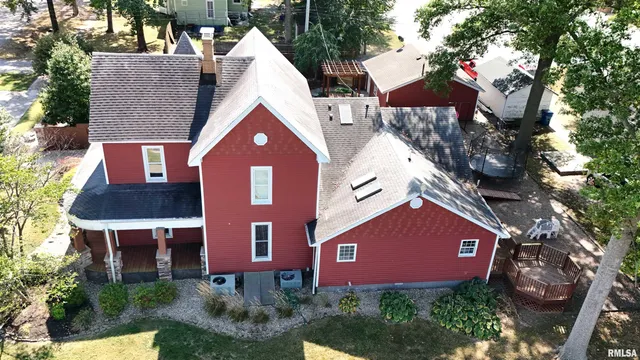 $375,000 | 521 North Locust Street, Flora, IL 62839