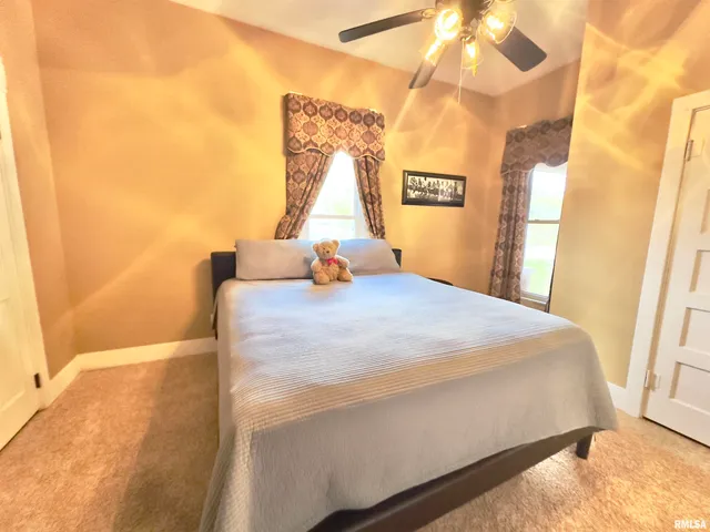 $375,000 | 521 North Locust Street, Flora, IL 62839