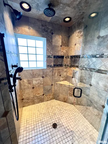 $375,000 | 521 North Locust Street, Flora, IL 62839