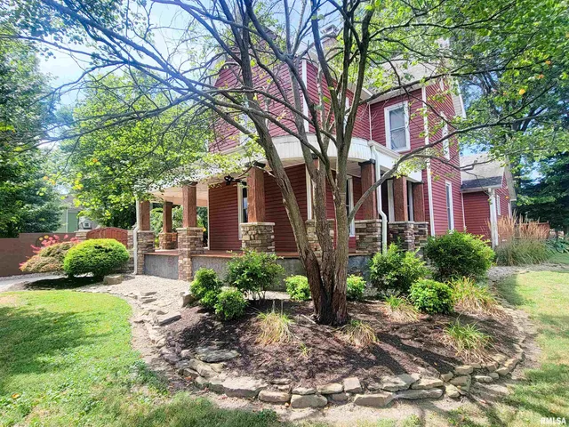 $375,000 | 521 North Locust Street, Flora, IL 62839