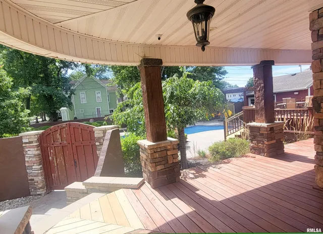 $375,000 | 521 North Locust Street, Flora, IL 62839