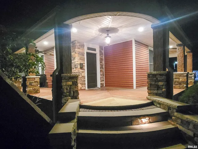 $375,000 | 521 North Locust Street, Flora, IL 62839