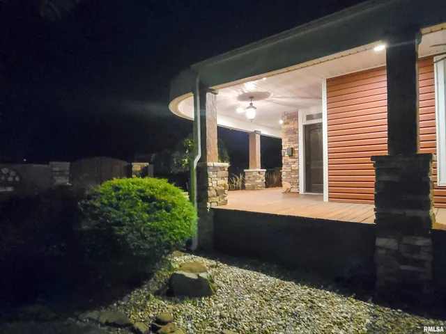 $375,000 | 521 North Locust Street, Flora, IL 62839