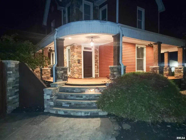 $375,000 | 521 North Locust Street, Flora, IL 62839