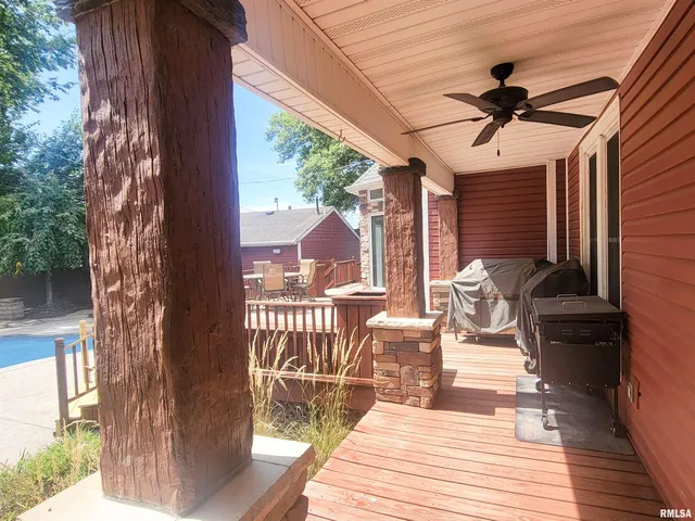 $375,000 | 521 North Locust Street, Flora, IL 62839