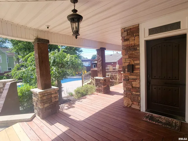 $375,000 | 521 North Locust Street, Flora, IL 62839