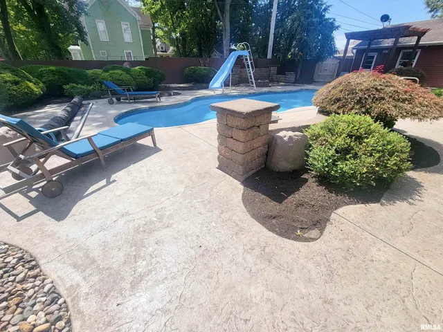 $375,000 | 521 North Locust Street, Flora, IL 62839