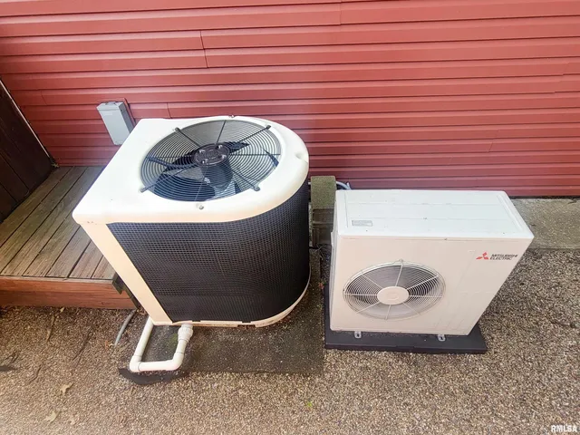 $375,000 | 521 North Locust Street, Flora, IL 62839