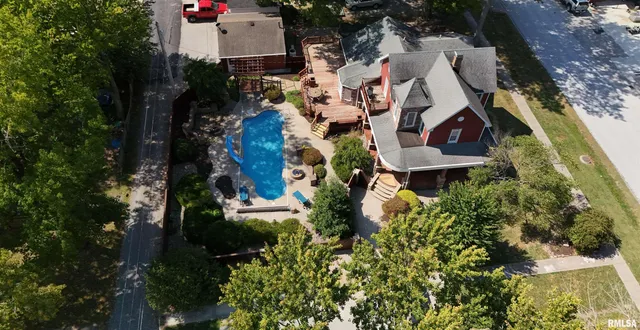 $375,000 | 521 North Locust Street, Flora, IL 62839