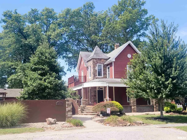 $375,000 | 521 North Locust Street, Flora, IL 62839