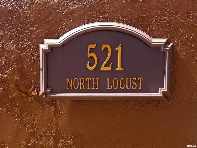 $375,000 | 521 North Locust Street, Flora, IL 62839