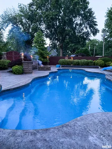 $375,000 | 521 North Locust Street, Flora, IL 62839